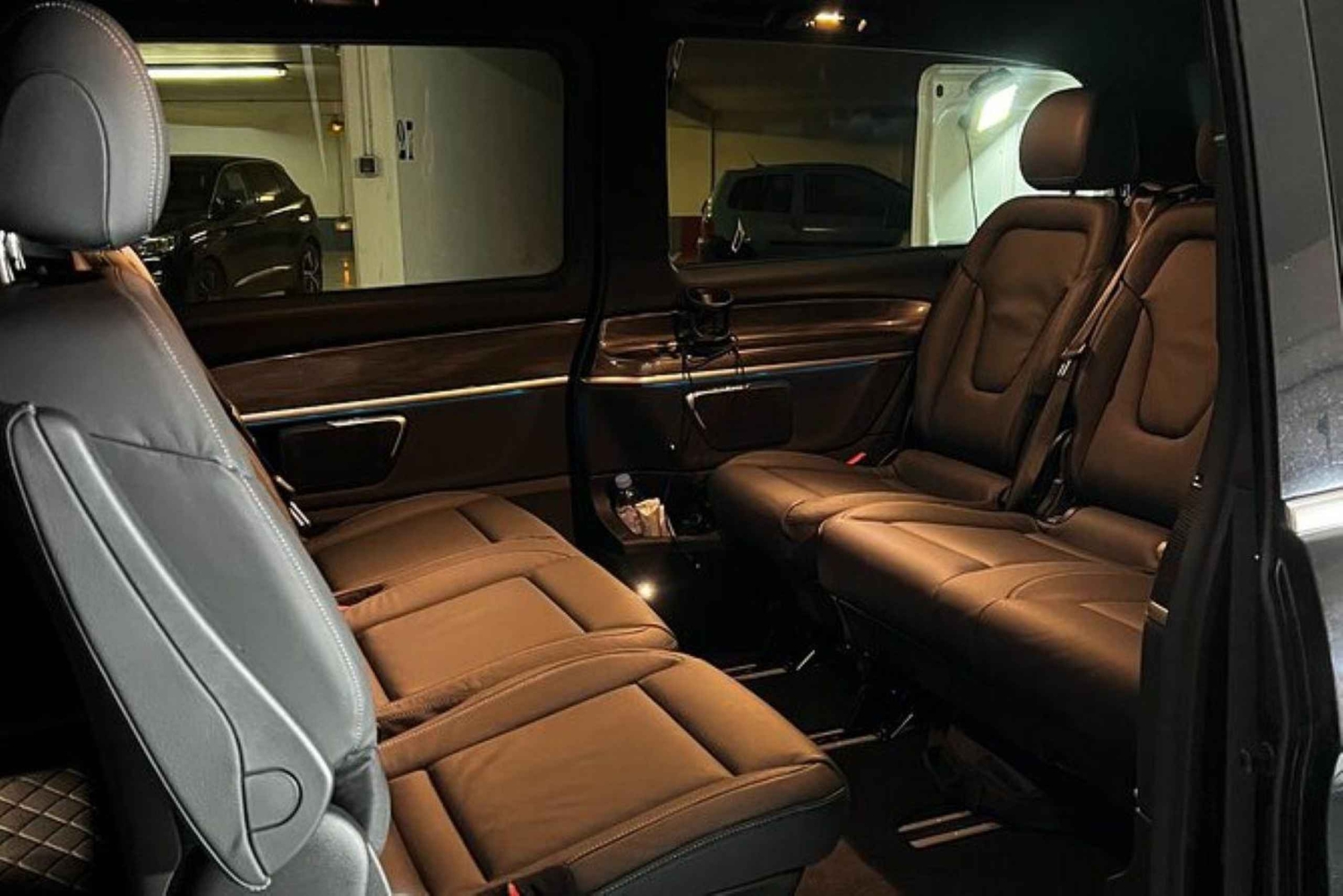 Paris: Luxuriöser Mercedes-Transfer nach Amsterdam