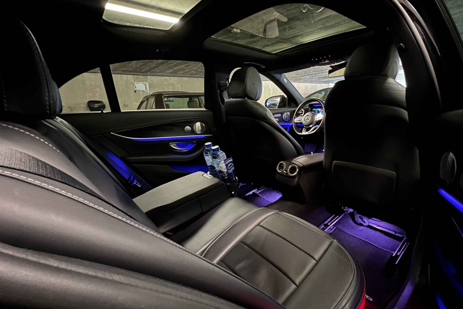 Yksityinen lentokenttäkuljetus Amsterdamista lentokentälle tai lentokentältä