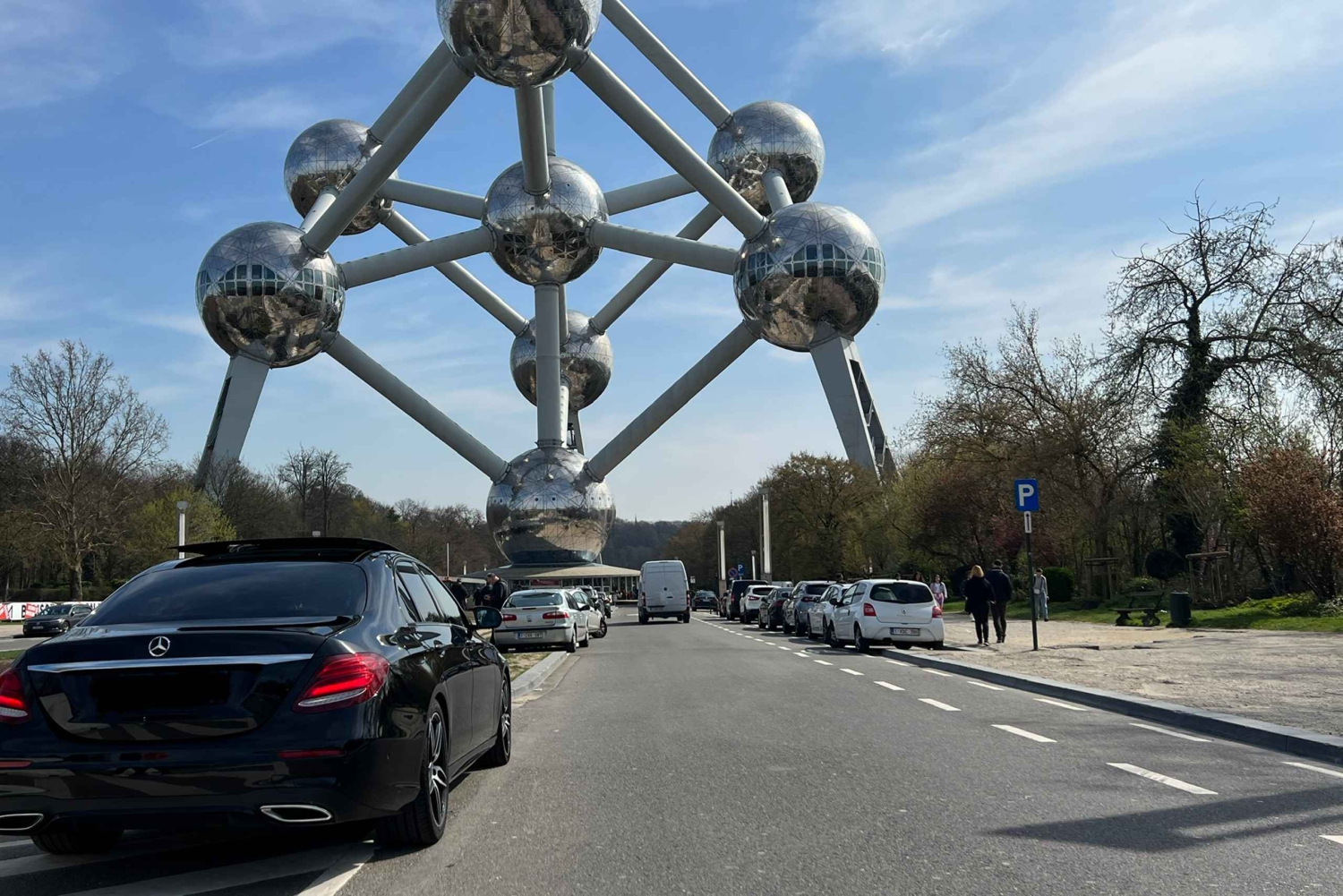 Yksityinen lentokenttäkuljetus Amsterdamista lentokentälle tai lentokentältä