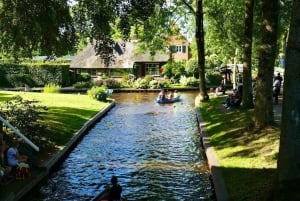 Private sightseeing tour to the Windmills & Giethoorn