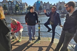 Amsterdam: Private walking tour with Coffee & Anne Frank VR