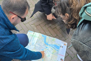 Amsterdam: Private walking tour with Coffee & Anne Frank VR