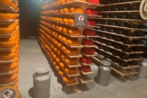 Zaanse Schans & Volendam Private Tour: Windmills and Cheese