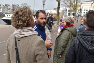 Amsterdam: Private walking tour with Coffee & Anne Frank VR