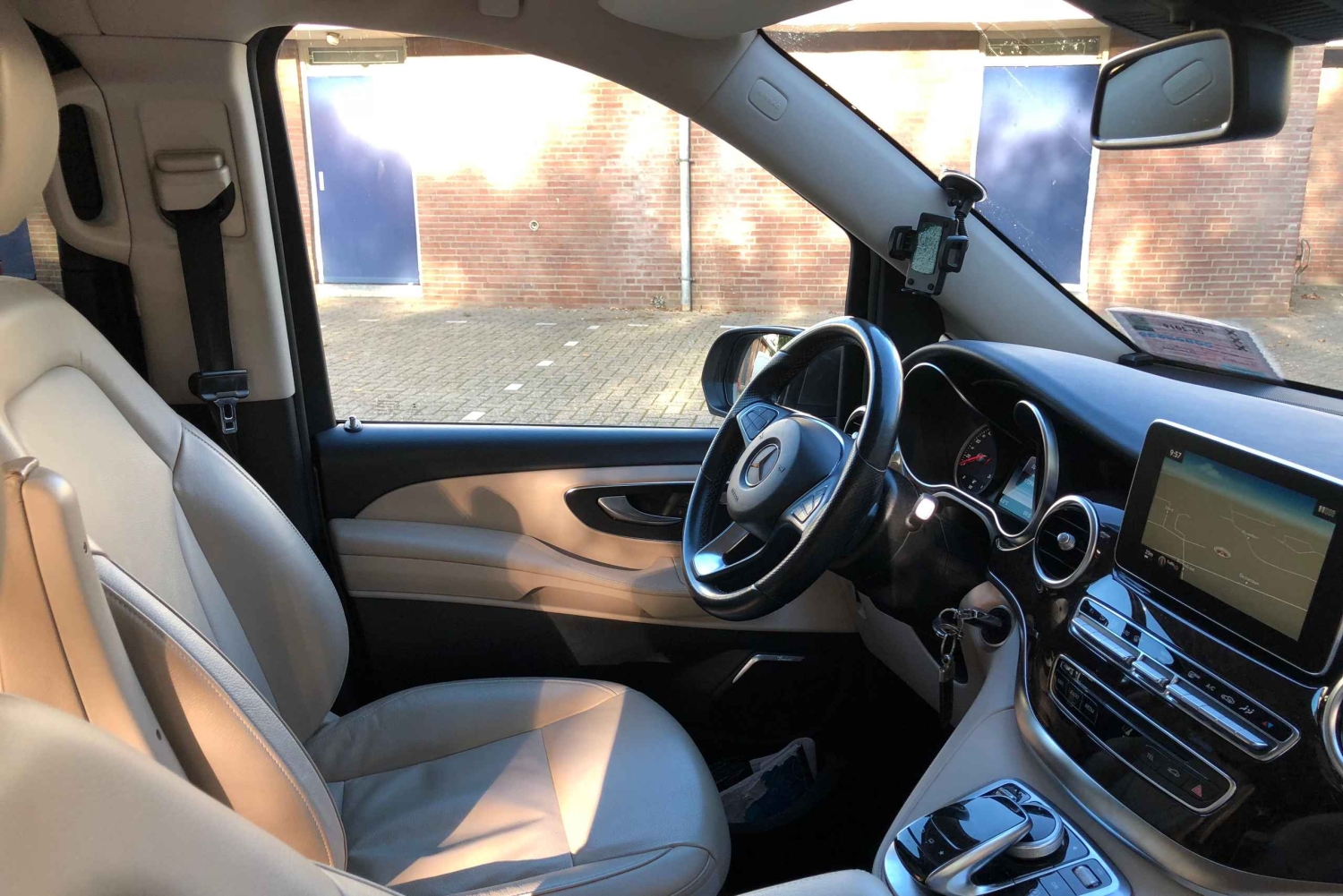 Частный трансфер из аэропорта Схипхол в Амстердам.