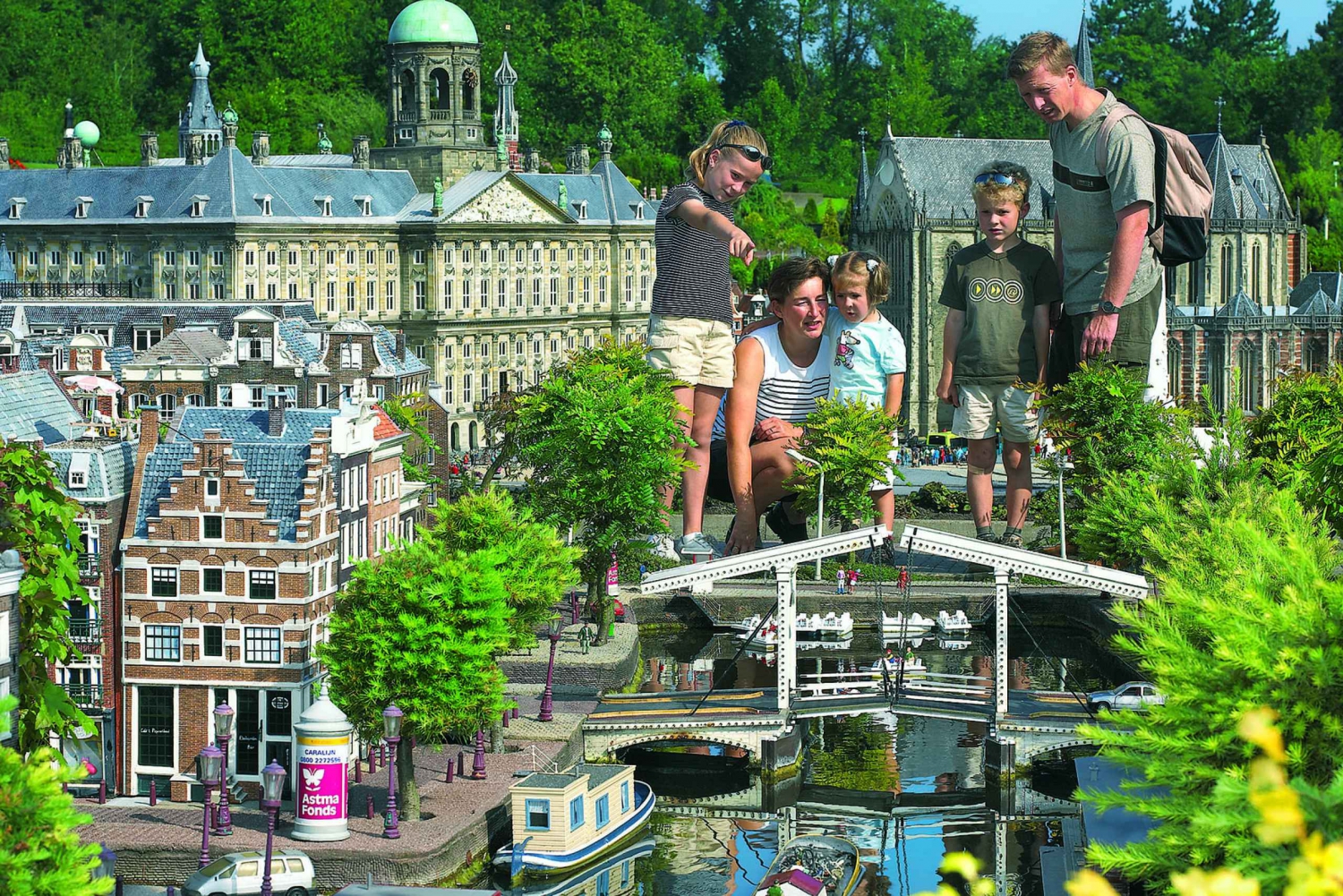 Small Group Tour: Kinderdijk, The Hague & Bonus Attraction