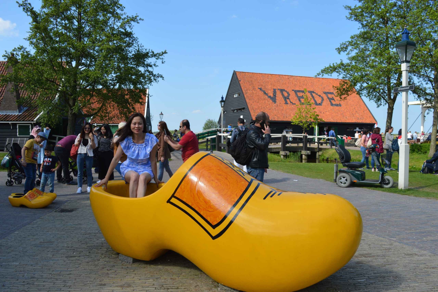 Tour per piccoli gruppi a Zaanse Schans e Volendam con servizio di prelievo in hotel