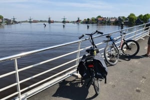 Volendam and Marken by Bike: Full-Day Tour