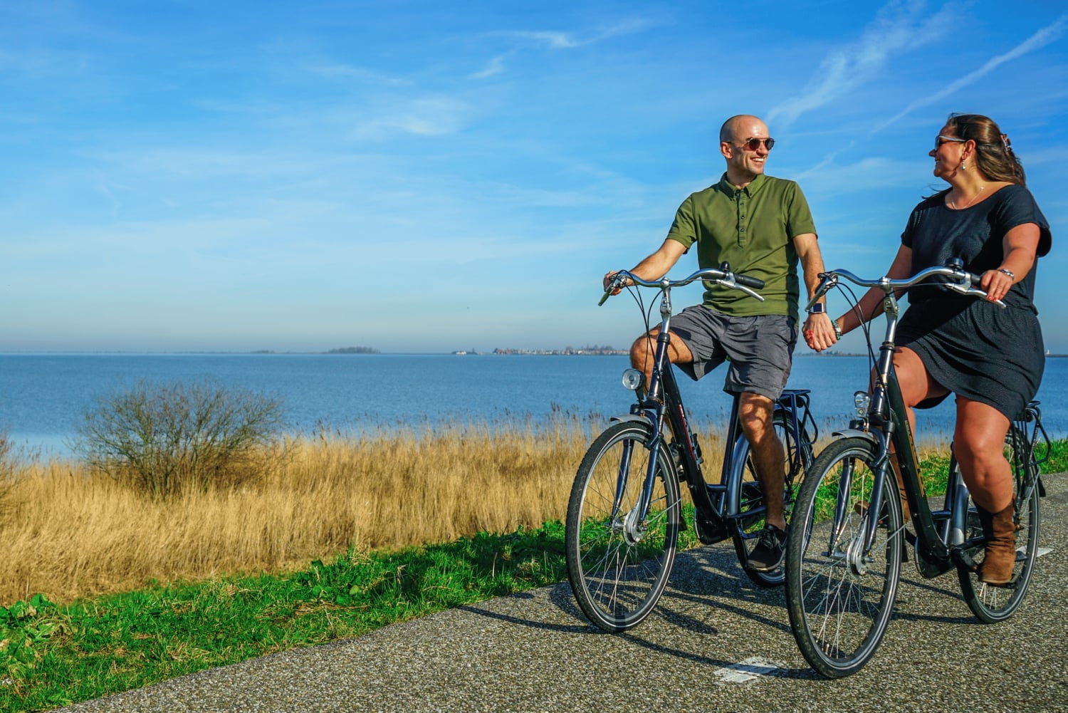 Volendam: Bike Rental including Highlights-Routes