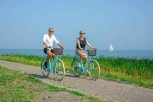 Volendam: Bike Rental including Highlights-Routes
