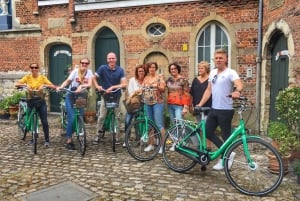 Tours en bicicleta por Amberes: lo más destacado y mucho más