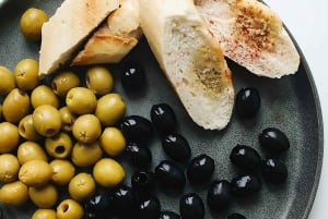 34 Local Argentinian Foods and Drinks Tasting in Mendoza