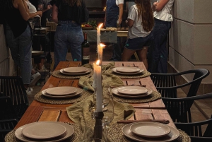 Asado Argentino num terraço privado. Hora do pôr do sol.