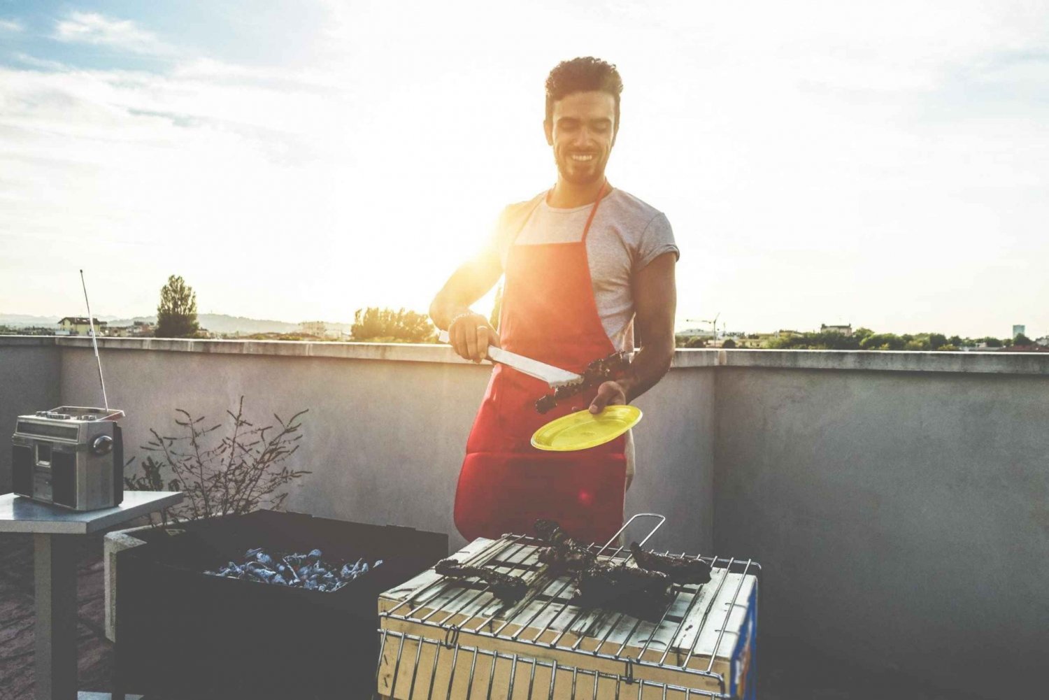 Asado al atardecer en una terraza