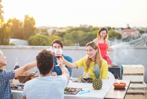 Asado ao pôr do sol em um terraço