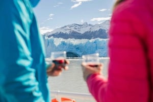 Blue Safari: The Perito Moreno Glacier in your hands.