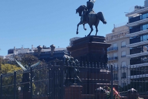 Buenos Aires: Recoletan hautausmaan kanssa.