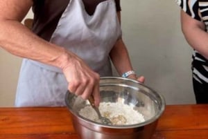Clase de Cocina Guiada de Empanadas y Alfajores de Buenos Aires