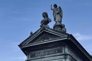 Buenos Aires: Recoleta Cemetery Guided Tour For Small Groups