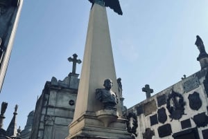 Buenos Aires: Cmentarz Recoleta - wycieczka z przewodnikiem w małej grupie