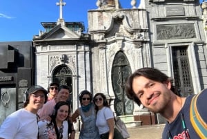 Recoleta Cemetery Experience - Immersive Tour with the Death