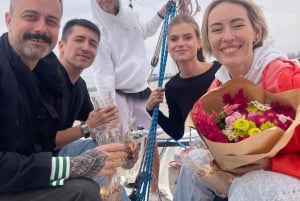 Buenos Aires: Sailboat ride, special city view, and food on board