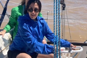 Buenos Aires: Sailboat ride, special city view, and food on board