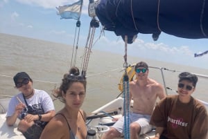 Buenos Aires: Sailboat ride, special city view, and food on board