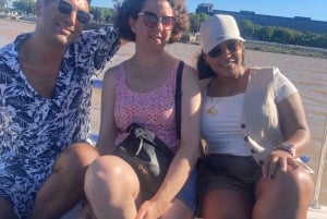 Buenos Aires: Sailboat ride, special city view, and food on board