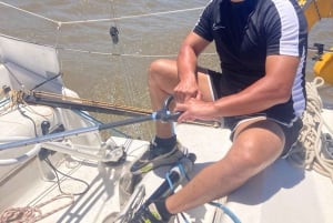 Buenos Aires: Sailboat ride, special city view, and food on board