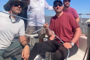 Buenos Aires: Sailboat ride, special city view, and food on board