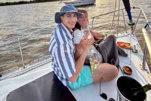 Paseo en velero por Buenos Aires al atardecer
