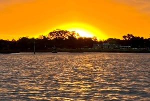 Paseo en velero por Buenos Aires al atardecer