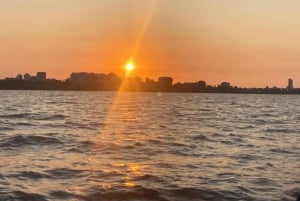 Buenos Aires: Paseo en velero, vista especial de la ciudad y comida a bordo