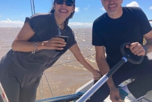 Buenos Aires: Paseo en velero, vista especial de la ciudad y comida a bordo