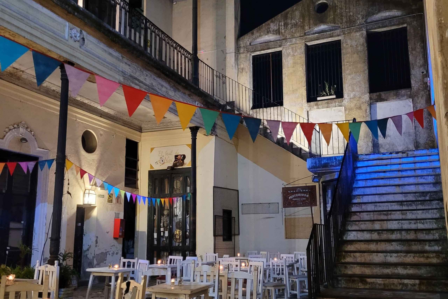 Buenos Aires: spettacolo di tango in un'ex casa popolare.