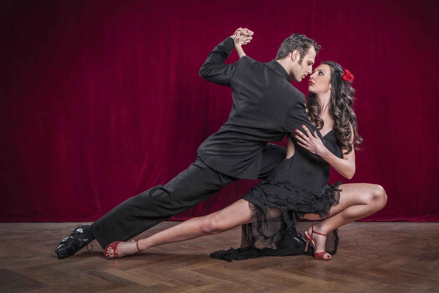 Café de los Angelitos med valfri middag + gratis drinkar