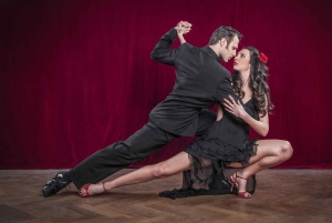 Café de los Angelitos med valfri middag + gratis drinkar