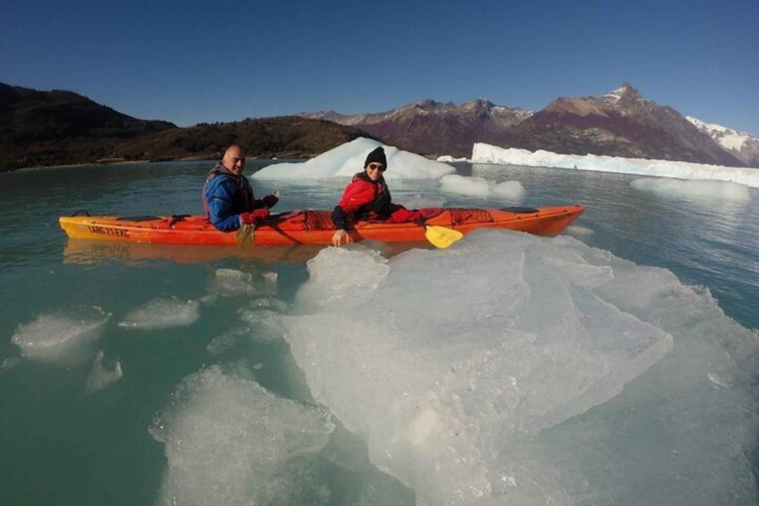 Kayak Pasarelas Perito Moreno almuerzo Traslado desde Calafate