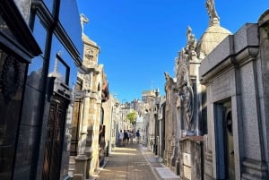 City of Angels: Walking Tour Recoleta - Skip the line