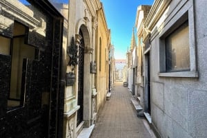 City of Angels: Walking Tour Recoleta - Skip the line