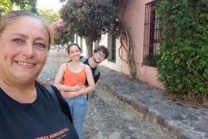 Colonia: Private City Tour on Foot (Historic District)