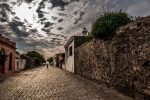 Colonia: Private City Tour on Foot (Historic District)