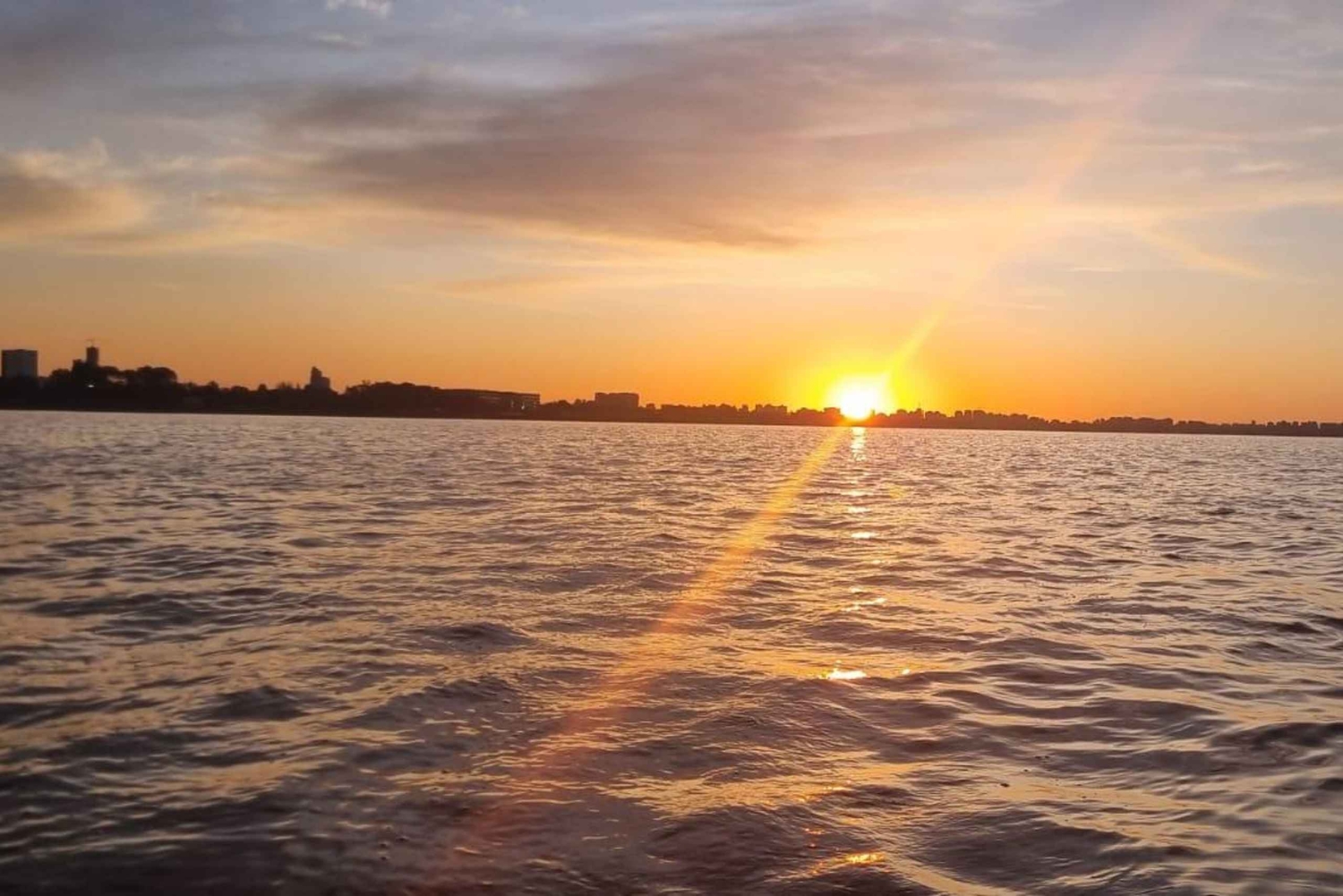 Kom och se solnedgången i Buenos Aires på världens bredaste flod.