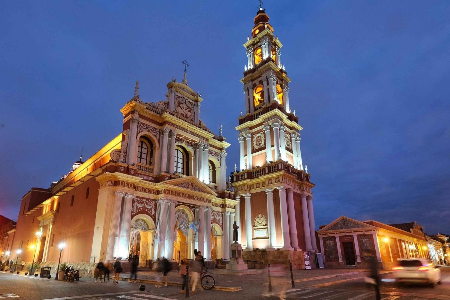 Discover Salta and enjoy the city with a photojournalist
