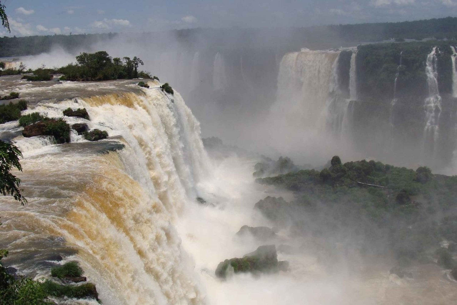 Privado- Descubre las Cataratas Brasileñas y Argentinas en 2 días.