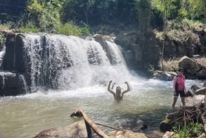 EL SOBERBIO: VIERAILU RETKI TRIPLE CASCADES PIKNIK-LOUNAALLA