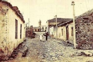 Experience Barrio Sur Histórico - among tenement houses and brothels