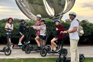 Explora el centro en scooter y con una bebida