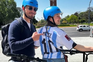 Explora el centro en scooter y con una bebida